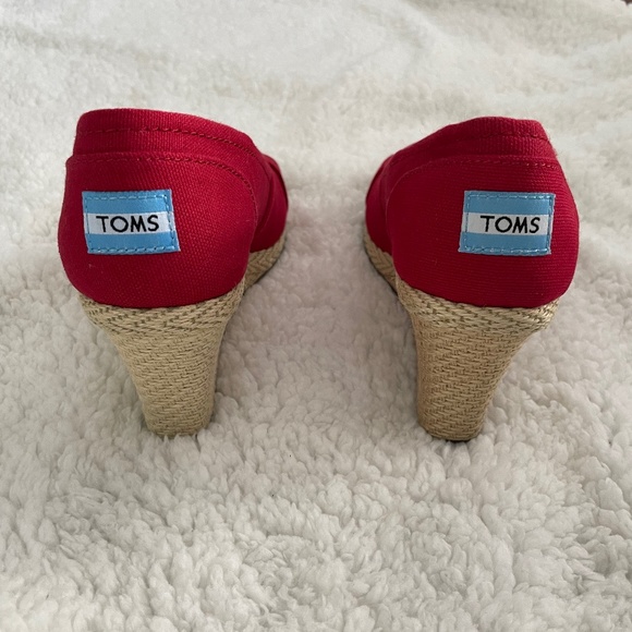 TOMS Classic Wedge in Red  Size 8.5 - Picture 5 of 6
